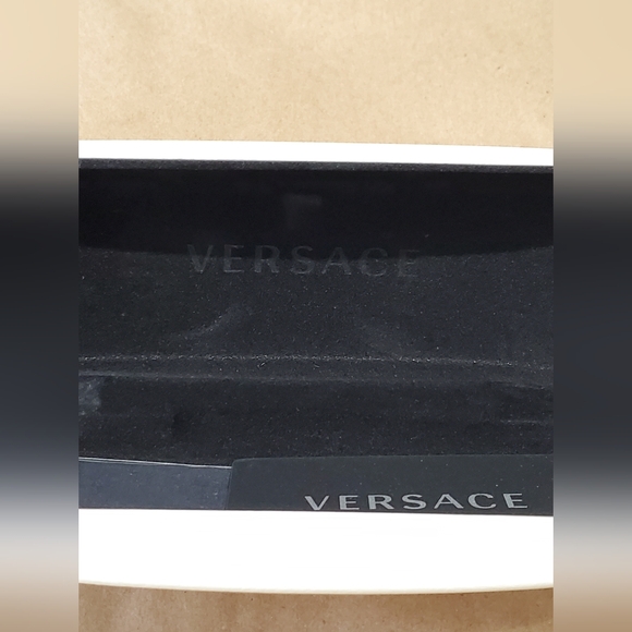 Versace eyeglasses case. - Picture 2 of 6